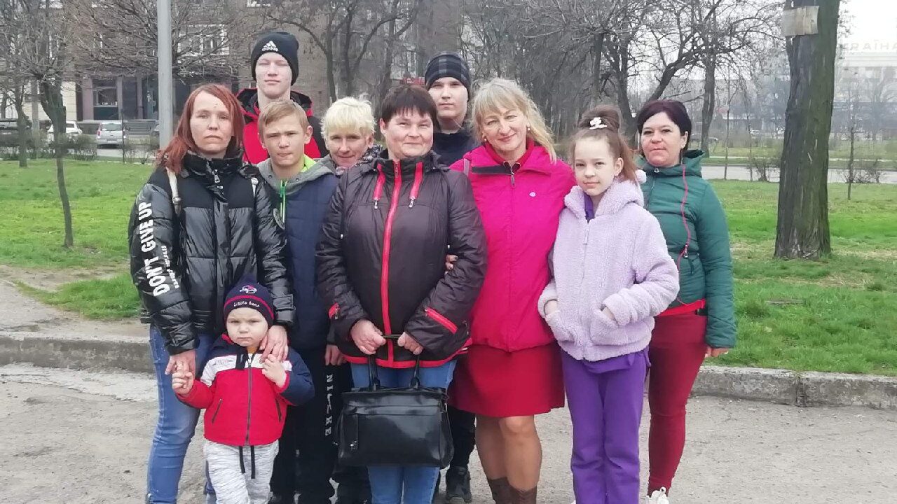 Про реалії життя вимушених переселенців знають вони самі та волонтери